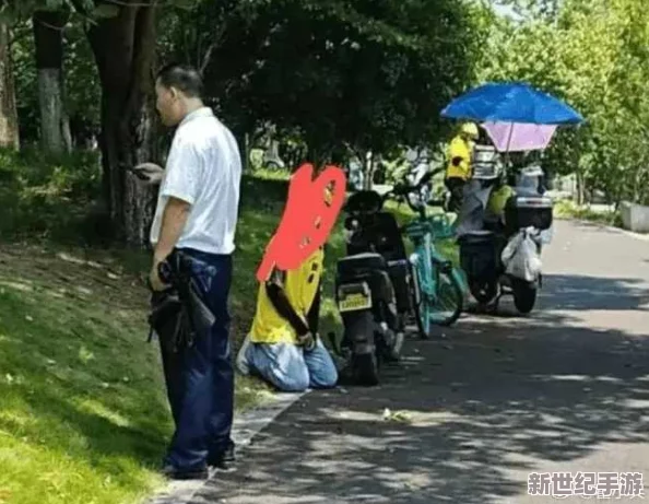 200块约3小时上门，外卖小哥因雨天延误致歉，引发网友热议服务质量问题