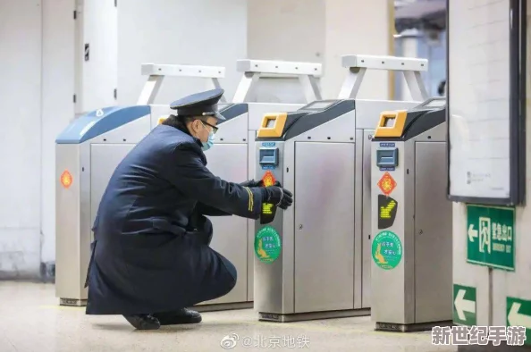 售票员用小xue检票，提升了乘客进站效率，确保了安全与便捷的出行体验，让旅途更加顺畅