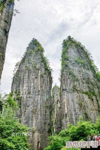 又大又白又有弹性的两座大山，吸引了无数游客前来观赏和体验其独特的自然魅力与壮丽景观