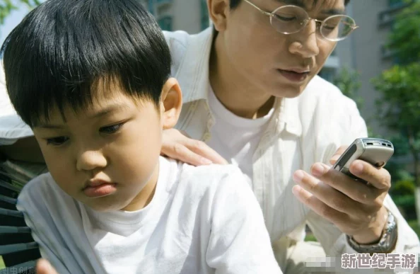 把英语委员按在桌上抄，竟然是因为他在班会上偷偷传小纸条引发的校园风波！