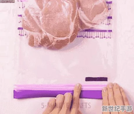 往小洞里放水果榨果汁会怎样：探讨小孔榨汁的原理与对汁液品质的影响分析