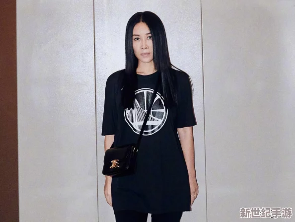 那英BB好看吗？解析这位歌手在时尚界的影响力与审美品味，探讨其社交媒体形象的多样性与吸引力