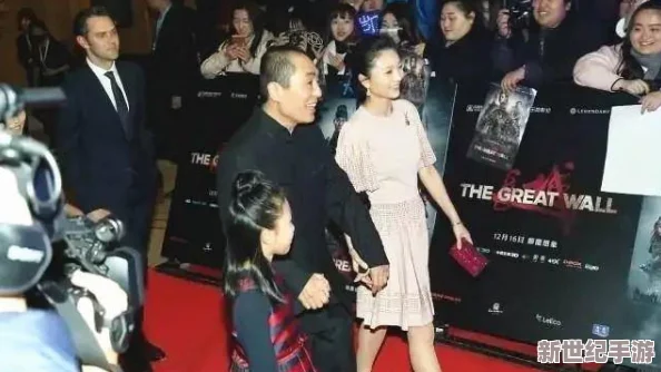 艳熟中出友田真希！传闻她与知名导演私交甚密，曾被曝光多次在酒吧亲密约会听说友田真希最近又有新恋情？