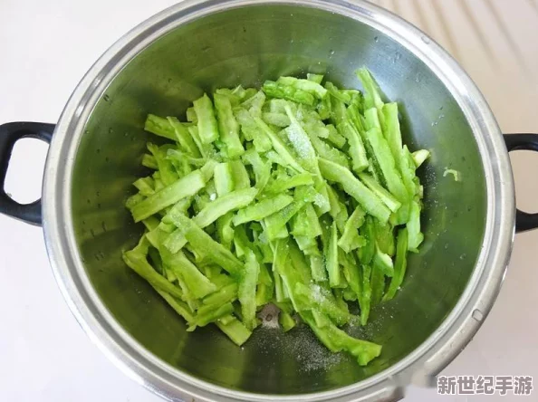 闺女互吃小头头，亲密互动引发网友热议，背后隐藏的友谊故事令人感动不已