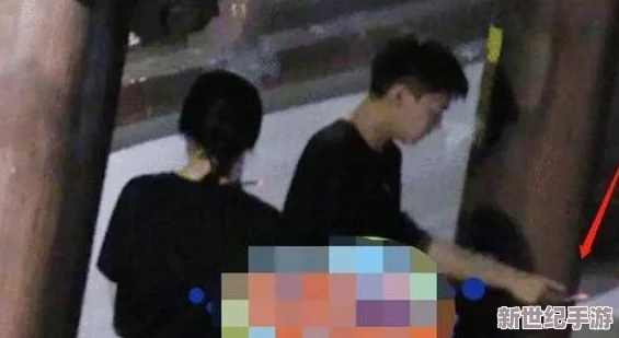 污污污视频：某知名明星被拍到俬密生活，网友热议其背后的真相与隐秘关系！