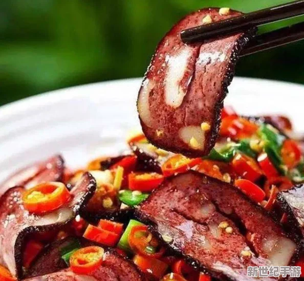 肉甫团：一种传统的美食，通常由新鲜的肉类和特制调料制作而成，深受人们喜爱并在节庆中常见
