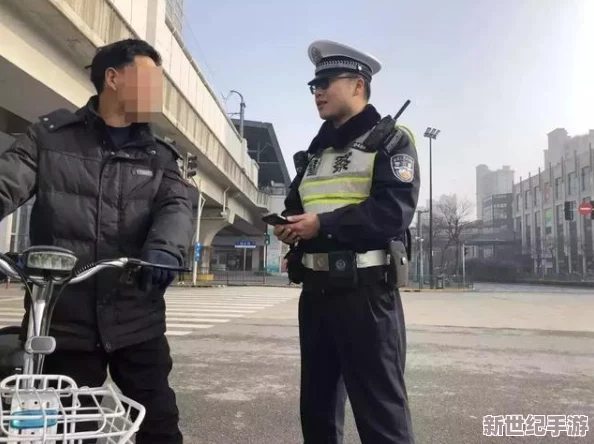 武汉警察双龙浩哥：展现社会正义与责任的英雄形象，致力于维护城市安全和治安稳定