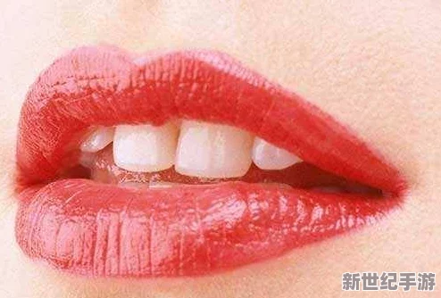 美国松动的嘴唇：网友热议其背后的政治含义与社会影响，纷纷表达对言论自由和舆论环境的看法