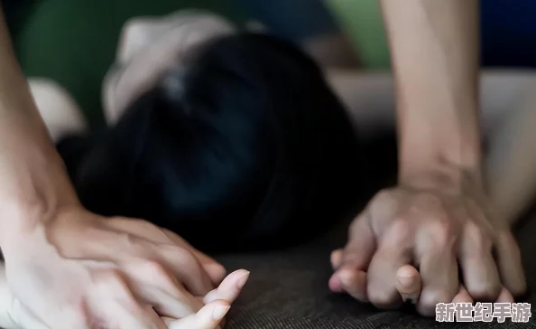 少妇搡BBBB搡BBB搡打电话，意外接到陌生人来电引发一场情感风波与误会