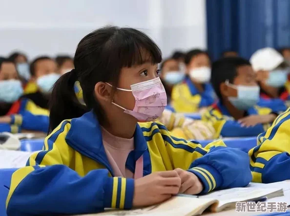 班长露出让学生吃，校园内外引发热议，师生关系再度成为焦点，引起社会各界关注与讨论