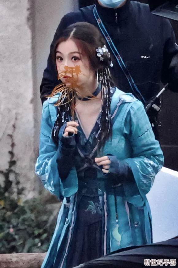 海角姐弟吃瓜女尤，背后竟隐藏着难以置信的秘密与丑闻，网友们惊呼不已！