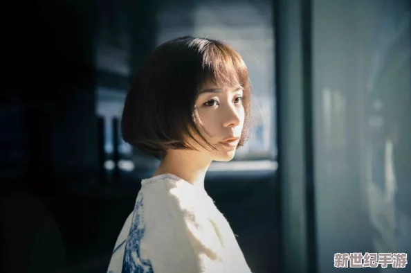 婷婷伊人五月天：这是一首充满青春气息的歌曲，描绘了年轻人对爱情和生活的热情与向往，展现出美好的校园时光