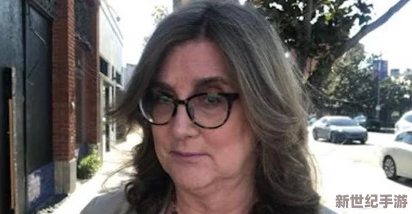 多毛老女人＂引发网络热议，网友疯狂讨论真实原因，揭开隐藏在面具下的生活真相！