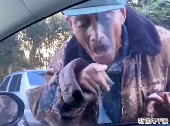 9分42秒头撞玻璃视频：网友称其令人心痛，实在不忍直视的画面让人不寒而栗