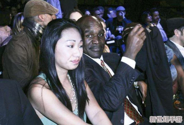 黑人操亚洲女人视频引发全球热议，网友们纷纷发表激烈看法，讨论种族与文化的碰撞！