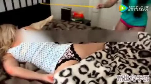 美女扒开的小内裤视频竟然引发了全网热议，网友们纷纷表示无法直视！