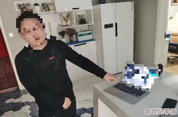 家用监控被盗800部资源，警方已锁定嫌疑人并展开追捕行动，案件进展引发社会关注