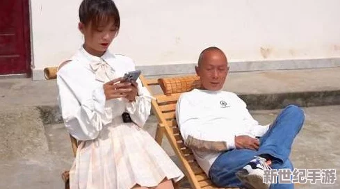 户外工地勾搭老头主播，意外引发网友热议与互动，直播间人气飙升成新晋网红