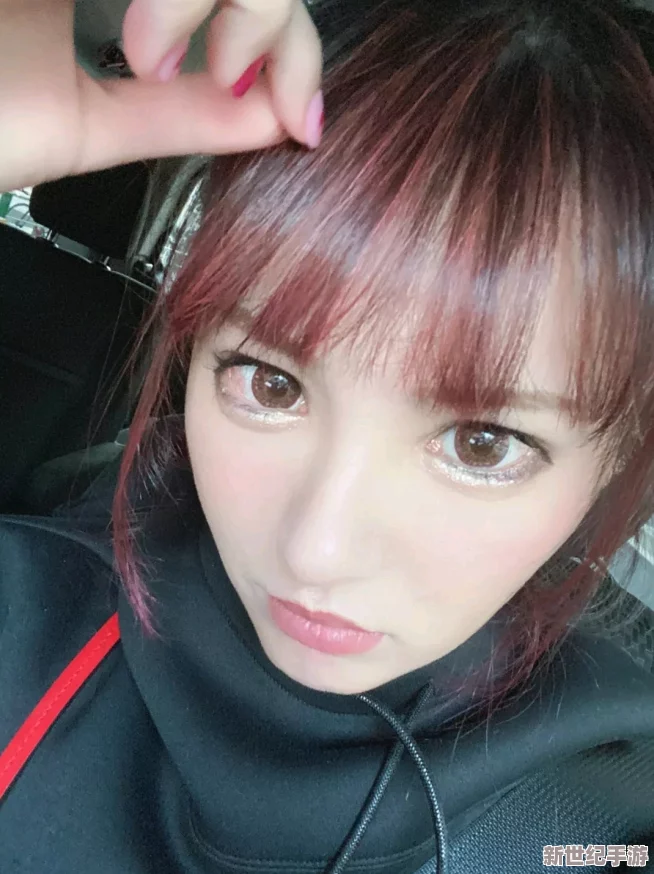 高清天海翼粉嫩私房写真曝光，网友直呼太美了，瞬间引发热议与关注！