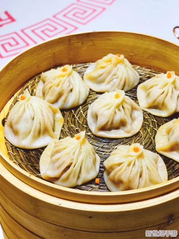 老师让我吃她胸摸她乳，这句话表达了一种不当的师生关系，涉及到性暗示和寝犯个人边界的问题，引发了对教育论理的深思