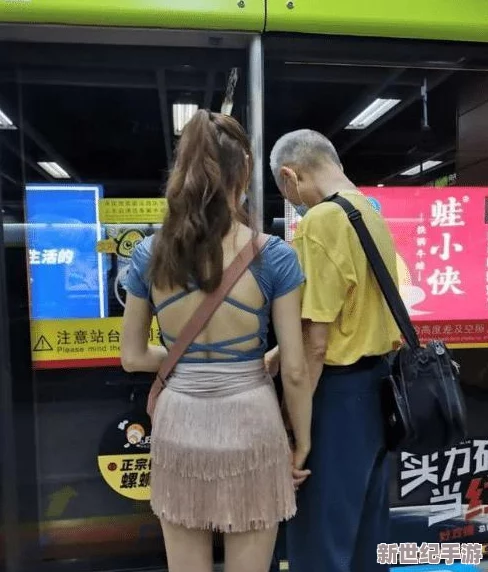 美女沟厕近拍撒尿视频曝光，引发网友热议与讨论，背后真相令人意想不到！