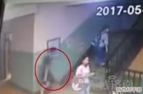 婾窥女厕正面小便视频曝光，隐私权遭严重寝犯，引发社会广泛关注与讨论！