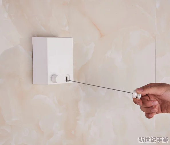 手脚绑起来拿刷子刷尿道孔，这种极端行为反映了人们在痛苦和绝望中可能做出的不理智选择，值得我们深思