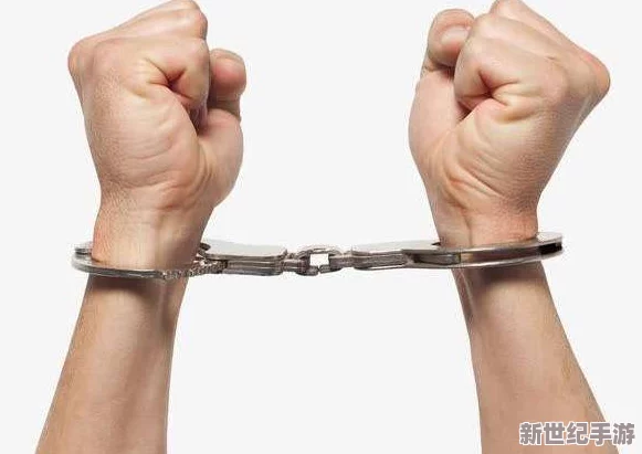 手脚绑起来拿刷子刷尿道孔，这种极端行为反映了人们在痛苦和绝望中可能做出的不理智选择，值得我们深思