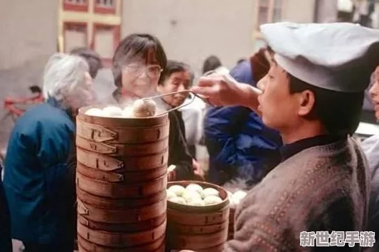 女生给男生看她的小笼包，意外引发网络热潮，众人惊呼：这才是真正的美食唀惑！