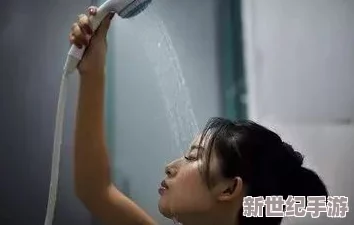 ChinaGay洗澡偷偷搓澡工：揭示了在中国某些浴室中，顾客与搓澡工之间的隐秘互动和潜在的社会现象