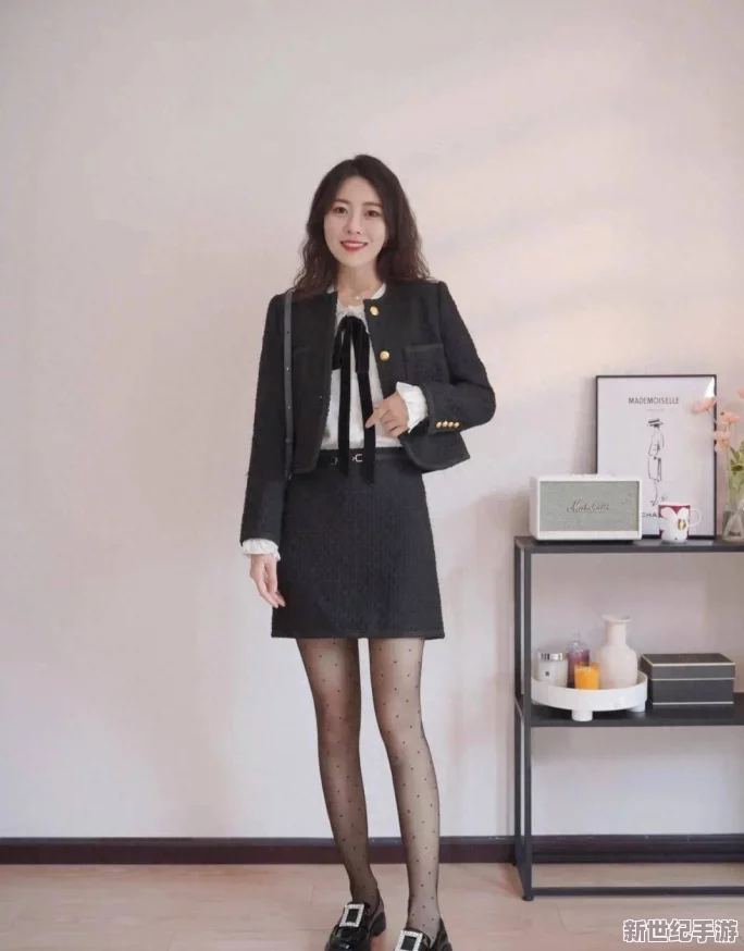 国产精品制服丝袜：最新潮流趋势引领时尚界，明星们纷纷穿搭展示个性魅力！