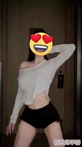 美女发骚视频引发热议，网友纷纷评论其大胆表现，背后故事令人关注！