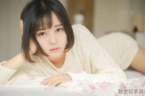 校花扒开：揭示校园中关于美丽与压力的真实故事，探讨外貌对人际关系和自我认同的影响