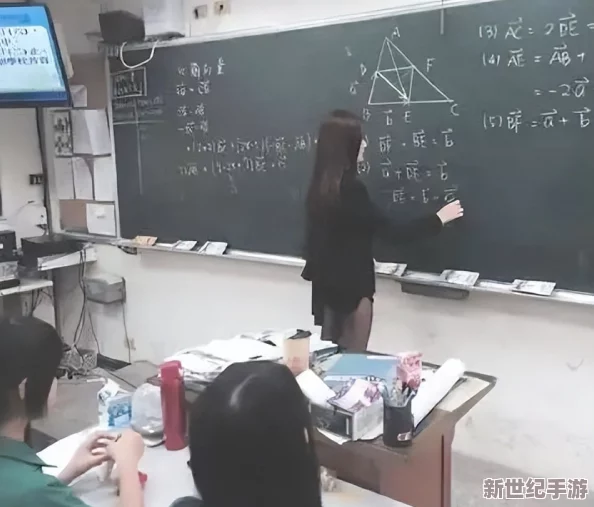 跟jk制服老师超短裙啪啪，校园内外引发热议，网友纷纷讨论师生关系的界限与社会风气的变化