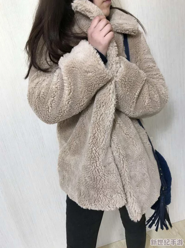 AAAA及毛皮是纯还是仿？网友热议：真皮与仿皮的辨别技巧与使用体验大揭秘！