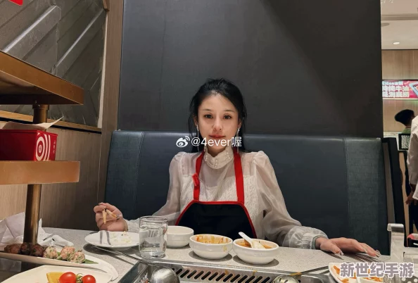 md0070沈娜娜苏清歌团圆火锅播放，欢聚一堂共享美味，共同回忆温馨时光与快乐瞬间