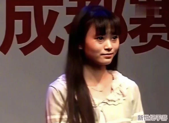 免费看美女脱了全身衣服直播，网友热议：这背后隐藏着怎样的网络文化与道德争议？
