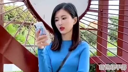 美女野外勾搭路人做爰，意外引发一场浪漫邂逅，网友热议现场趣事与情感发展