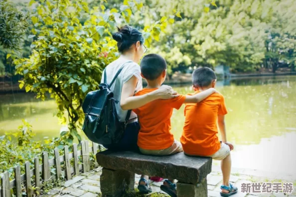 小孩半夜喂姐姐吃坤宝丸，温馨画面引发网友热议，家庭亲情再度升温！