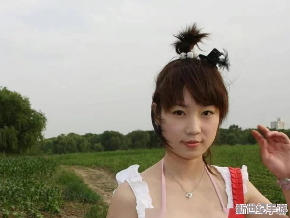张筱雨扒-开-双-腿-毛茸茸的，展现出令人惊艳的身姿与独特魅力，引发网友热议与讨论