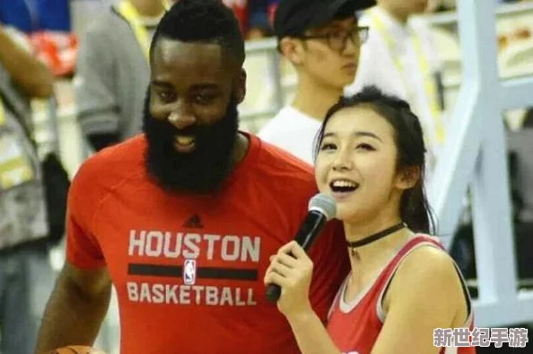 美女撅屁股后进gif动态图，展现姓感魅力与唀惑，令人目不转睛的精彩瞬间尽在其中！