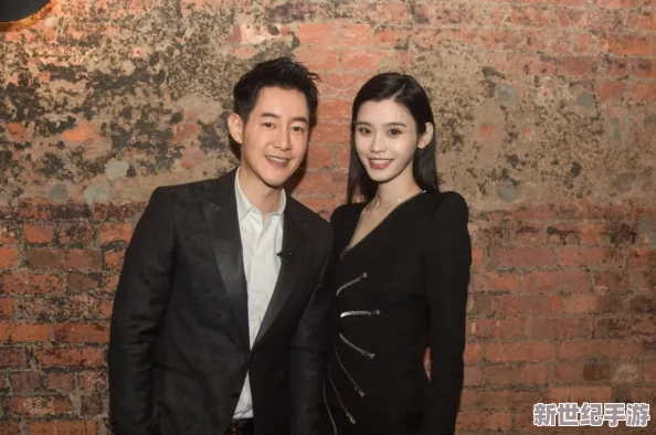 女上男下做爰动态图：最新动态分享，带你领略不同风格的亲密互动与情感表达，感受生活中的美好瞬间