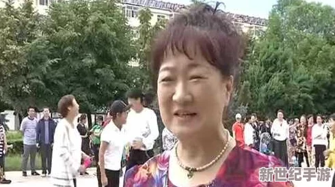 卫老头和淑容：传闻两人私下交往，竟然在社区活动中频频互动，引发邻里热议！