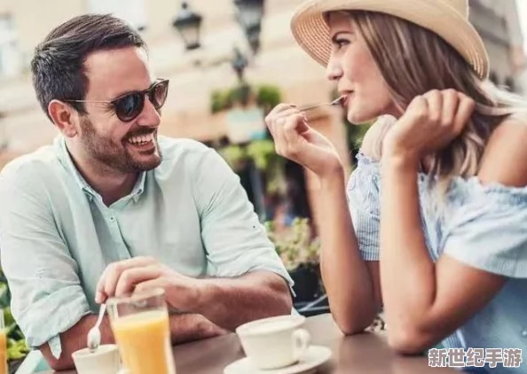 男女搞b视频：近期网络热议的情侣互动新趋势，如何影响年轻人的情感观与社交方式？