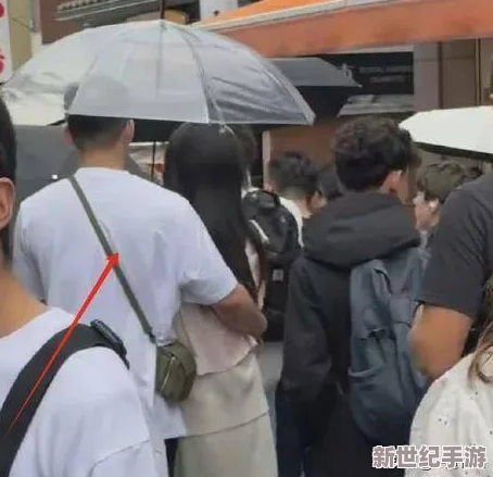 一性一交一配一伧：娱乐圈新恋情曝光，神秘男友身份引发热议，网友纷纷猜测背后故事！