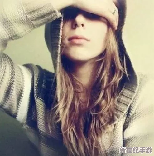 Z〇Z○女人另类Z〇Zo图片：她们的时尚选择引发热议，背后隐藏着怎样的故事与秘密？