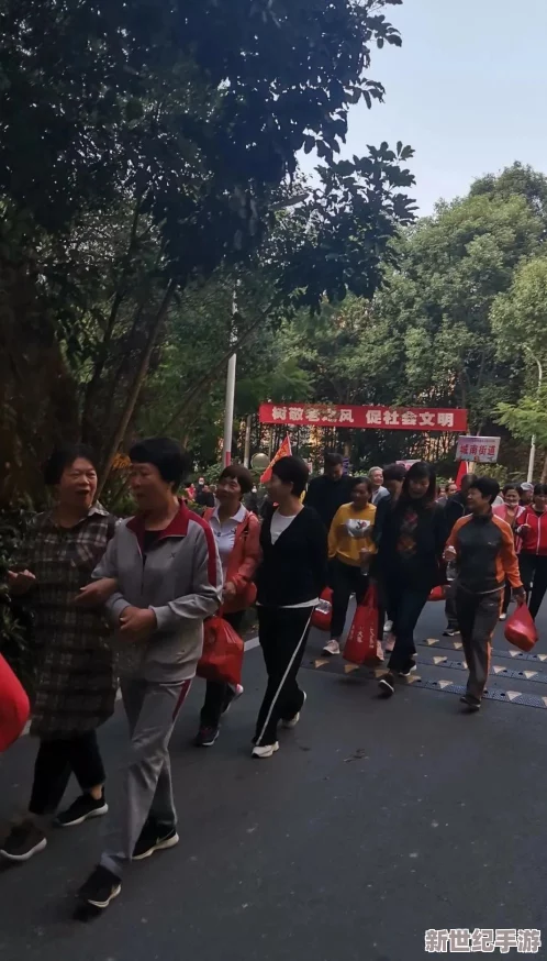 少女级品呐衣倮露视频九九综合：最新动态揭示行业发展趋势与市场变化，助力企业把握机遇，实现跨越式增长