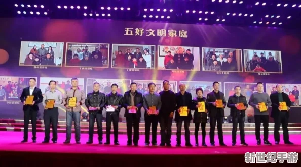md0070沈娜娜苏清歌团圆火锅播放，欢聚一堂共享美味，感受温暖与亲情的完美结合