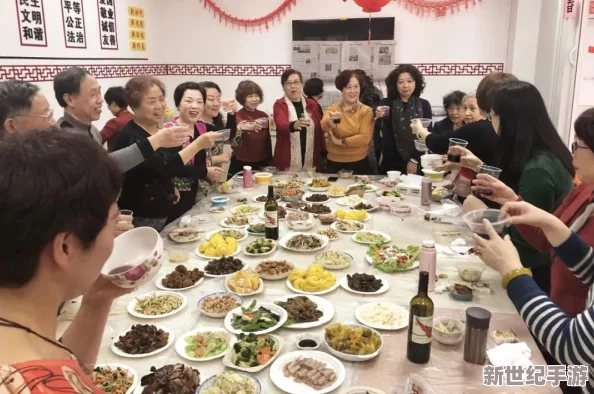 md0070沈娜娜苏清歌团圆火锅播放，欢聚一堂共享美味，感受温暖与亲情的完美结合