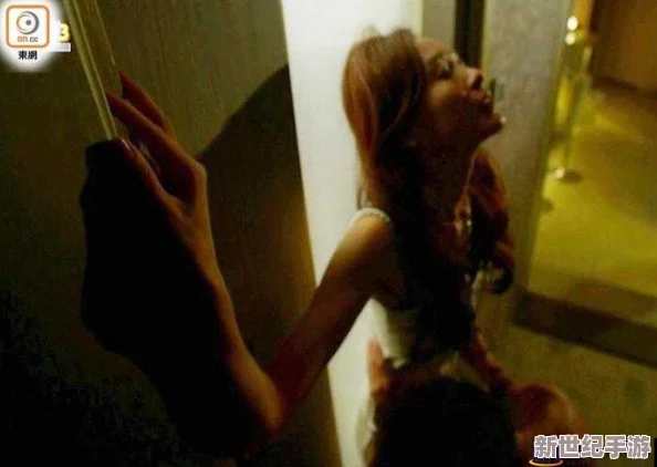 男女上下供120秒，现场火爆场面引发热议，网友纷纷围观评论！